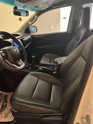 TOYOTA-HILUX-2023