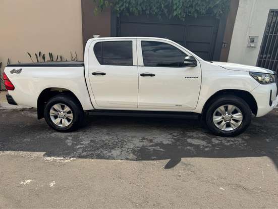 TOYOTA-HILUX-2.8 D-4D TURBO DIESEL CS 4X4 MANUAL TOYOTA-HILUX-2023