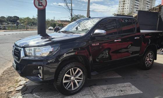 TOYOTA HILUX 2.8 SRV 4X4 CD 16V DIESEL 4P AUTOMÁTICO