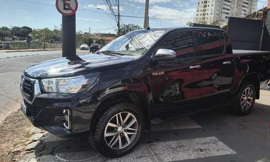 TOYOTA-HILUX-2019