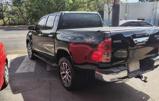 TOYOTA-HILUX-2019