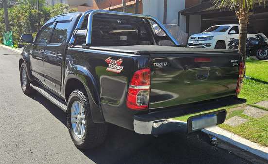 TOYOTA-HILUX-2012