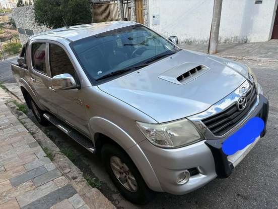 TOYOTA-HILUX-2012