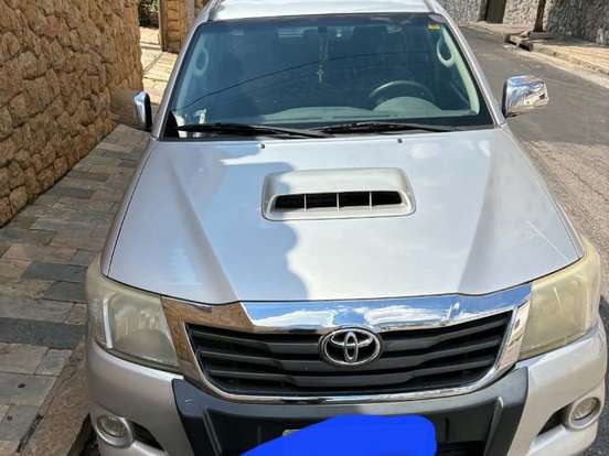 TOYOTA-HILUX-3.0 SRV TOP 4X4 CD 16V TURBO INTERCOOLER DIESEL 4P AUTOMÁTICO TOYOTA-HILUX-2012