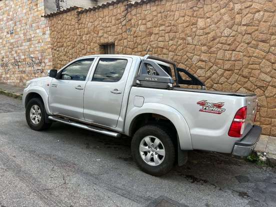 TOYOTA-HILUX-2012