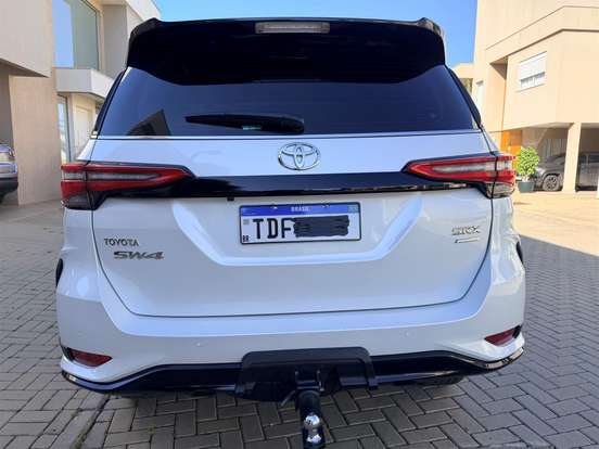 TOYOTA-HILUX SW4-2024