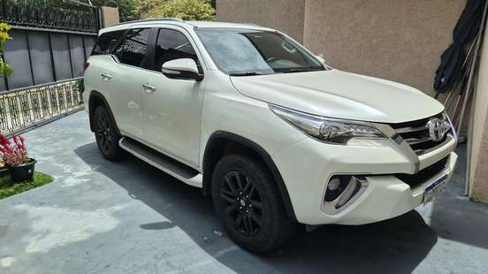 TOYOTA-HILUX SW4-2.8 SRX 4X4 7 LUGARES 16V TURBO INTERCOOLER DIESEL 4P AUTOMÁTICO TOYOTA-HILUX SW4-2016
