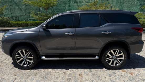 TOYOTA-HILUX SW4-2.8 SRX 4X4 7 LUGARES 16V TURBO INTERCOOLER DIESEL 4P AUTOMÁTICO TOYOTA-HILUX SW4-2018