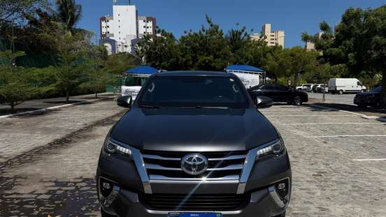 TOYOTA-HILUX SW4-2.8 SRX 4X4 7 LUGARES 16V TURBO INTERCOOLER DIESEL 4P AUTOMÁTICO TOYOTA-HILUX SW4-2018