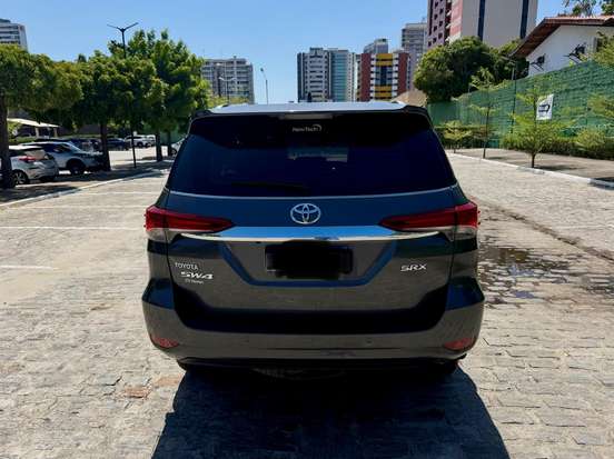 TOYOTA-HILUX SW4-2.8 SRX 4X4 7 LUGARES 16V TURBO INTERCOOLER DIESEL 4P AUTOMÁTICO TOYOTA-HILUX SW4-2018