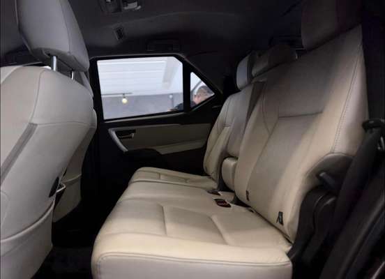 TOYOTA-HILUX SW4-2.8 SRX DIAMOND 4X4 7 LUGARES 16V TURBO INTERCOOLER DIESEL 4P AUTOMÁTICO TOYOTA-HILUX SW4-2019
