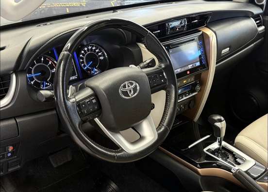 TOYOTA-HILUX SW4-2.8 SRX DIAMOND 4X4 7 LUGARES 16V TURBO INTERCOOLER DIESEL 4P AUTOMÁTICO TOYOTA-HILUX SW4-2019