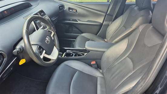 TOYOTA-PRIUS-2018