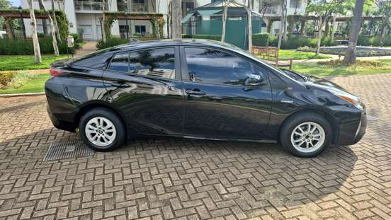 TOYOTA-PRIUS-2018
