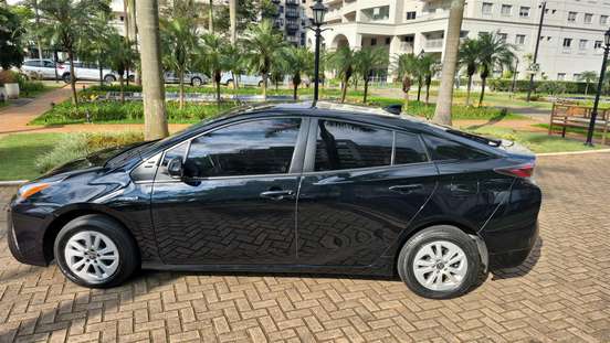 TOYOTA-PRIUS-2018