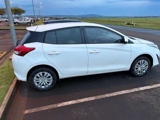 TOYOTA-YARIS-1.3 16V FLEX XL LIVE MULTIDRIVE TOYOTA-YARIS-2021