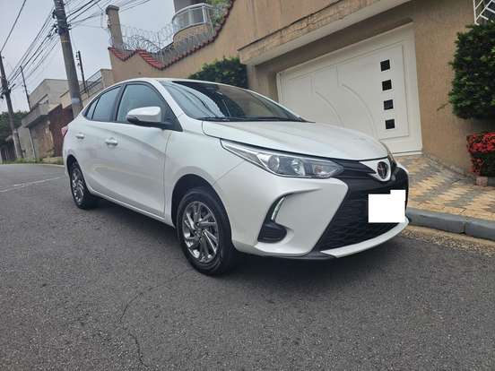 TOYOTA-YARIS-2024
