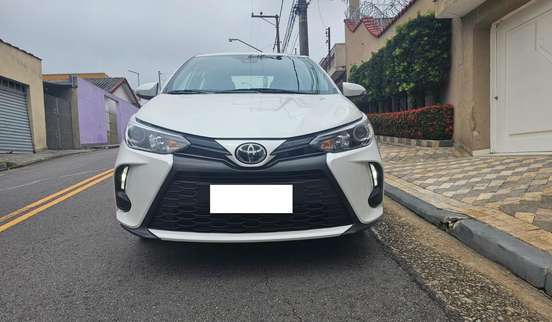 TOYOTA-YARIS-2024