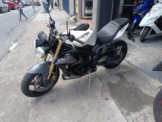 TRIUMPH-STREET TRIPLE 675 ABS TRIUMPH-STREET TRIPLE 675 ABS-2015