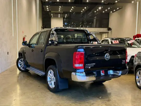 VOLKSWAGEN-AMAROK-2015