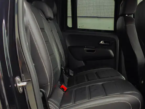 VOLKSWAGEN-AMAROK-2021
