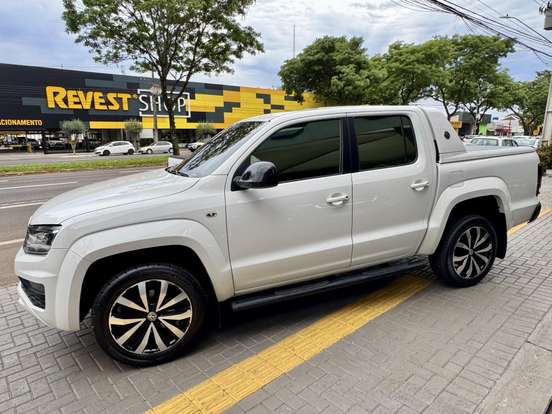VOLKSWAGEN-AMAROK-2022