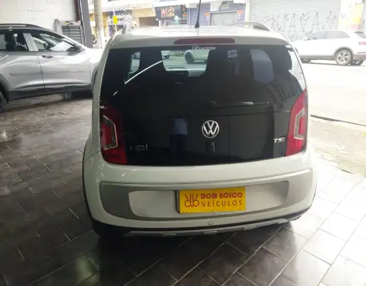VOLKSWAGEN-CROSS UP-2016