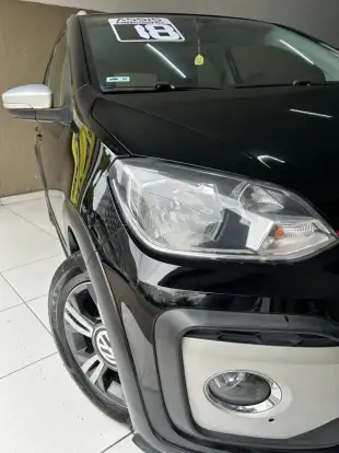 VOLKSWAGEN-CROSS UP-2017
