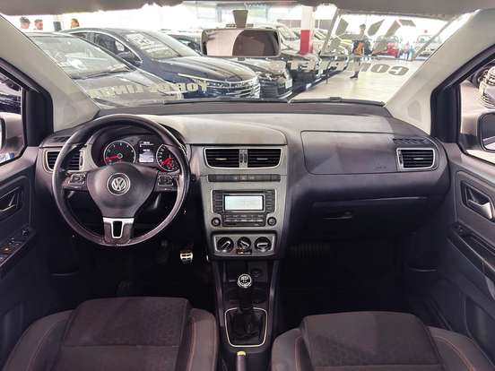 VOLKSWAGEN-CROSSFOX-2013