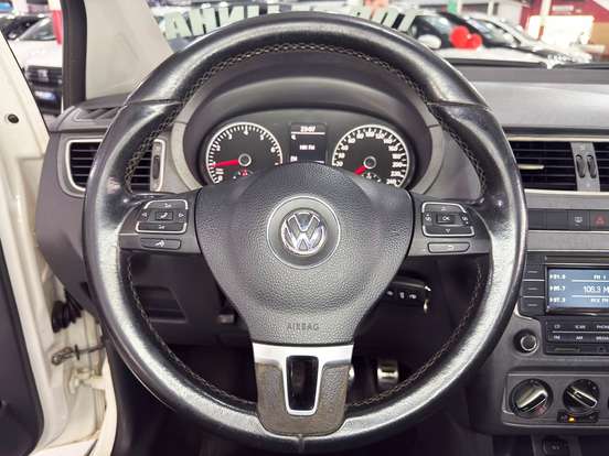 VOLKSWAGEN-CROSSFOX-2013