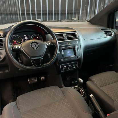 VOLKSWAGEN-CROSSFOX-2017