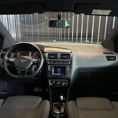VOLKSWAGEN-CROSSFOX-2017