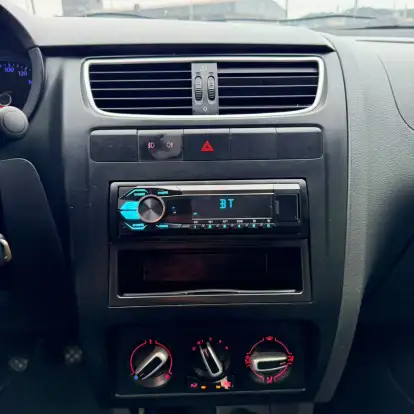 VOLKSWAGEN-FOX-2010