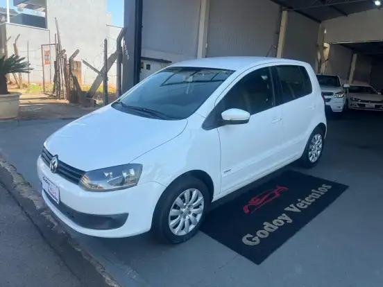 VOLKSWAGEN-FOX-2014
