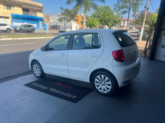 VOLKSWAGEN-FOX-2014