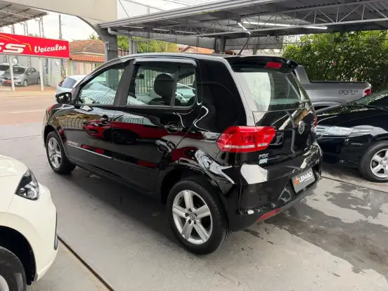 VOLKSWAGEN-FOX-2015