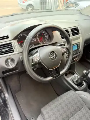 VOLKSWAGEN-FOX-2015