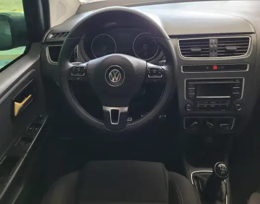 VOLKSWAGEN-FOX-2014