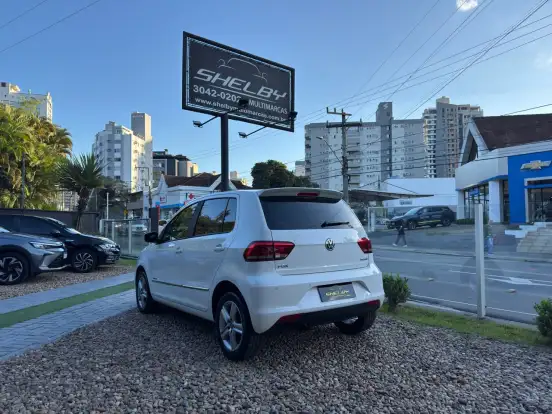 VOLKSWAGEN-FOX-1.6 MI HIGHLINE 8V FLEX 4P AUTOMATIZADO VOLKSWAGEN-FOX-2015