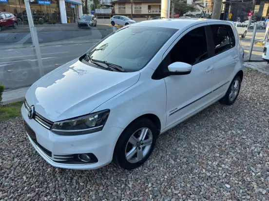 VOLKSWAGEN-FOX-2015
