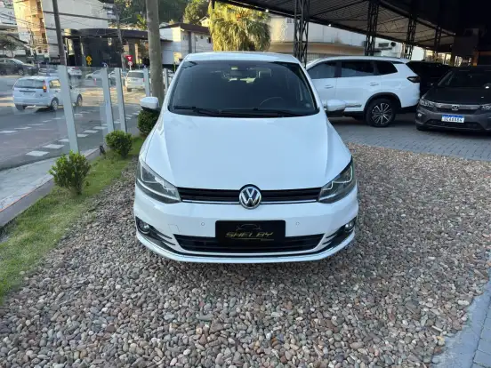 VOLKSWAGEN-FOX-2015