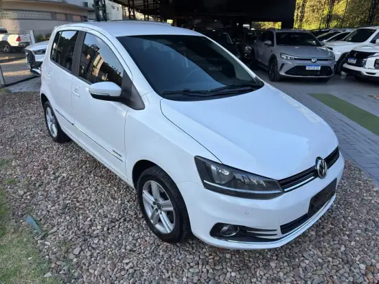 VOLKSWAGEN-FOX-2015