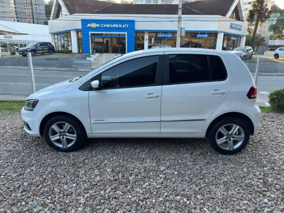 VOLKSWAGEN-FOX-1.6 MI HIGHLINE 8V FLEX 4P AUTOMATIZADO VOLKSWAGEN-FOX-2015