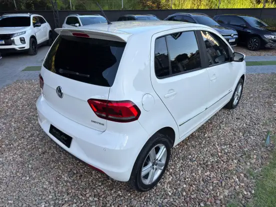 VOLKSWAGEN-FOX-1.6 MI HIGHLINE 8V FLEX 4P AUTOMATIZADO VOLKSWAGEN-FOX-2015