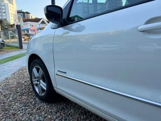 VOLKSWAGEN-FOX-2015