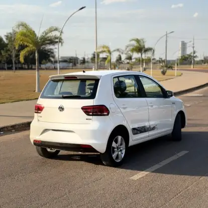 VOLKSWAGEN-FOX-2015