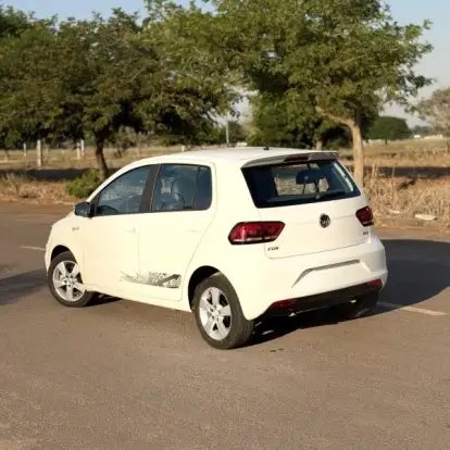VOLKSWAGEN-FOX-2015