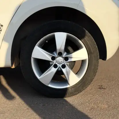 VOLKSWAGEN-FOX-2015