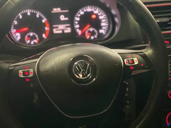 VOLKSWAGEN-FOX-2015
