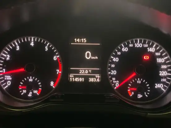 VOLKSWAGEN-FOX-2015